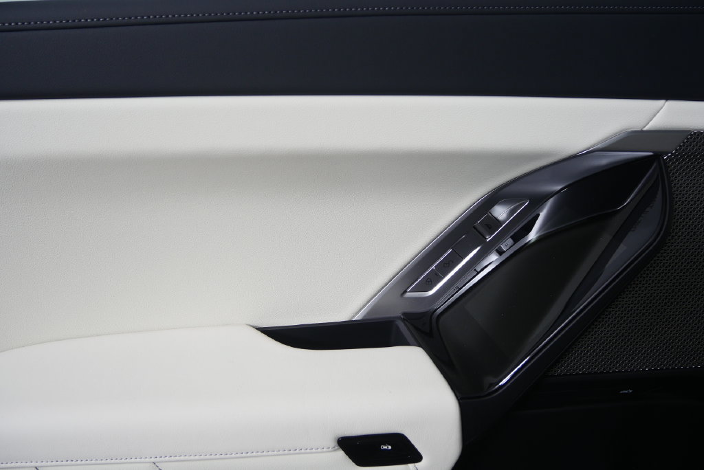 New 2026 BMW 750e xDrive AWD/4WD image 14