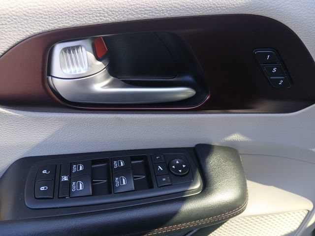 Used 2018 Chrysler Pacifica Limited FWD image 14
