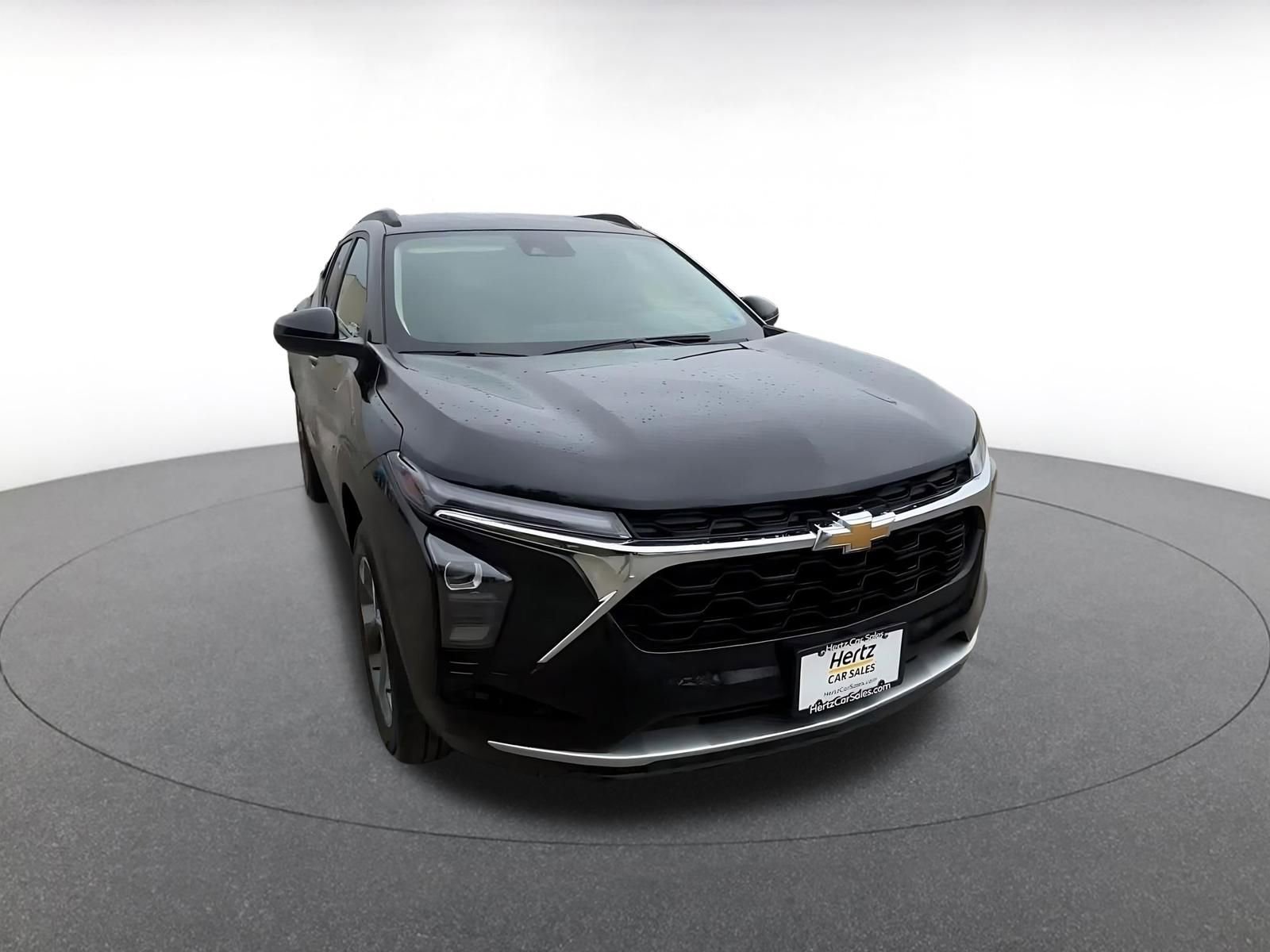 Used 2025 Chevrolet Trax LT w/ LT Convenience Package image 3