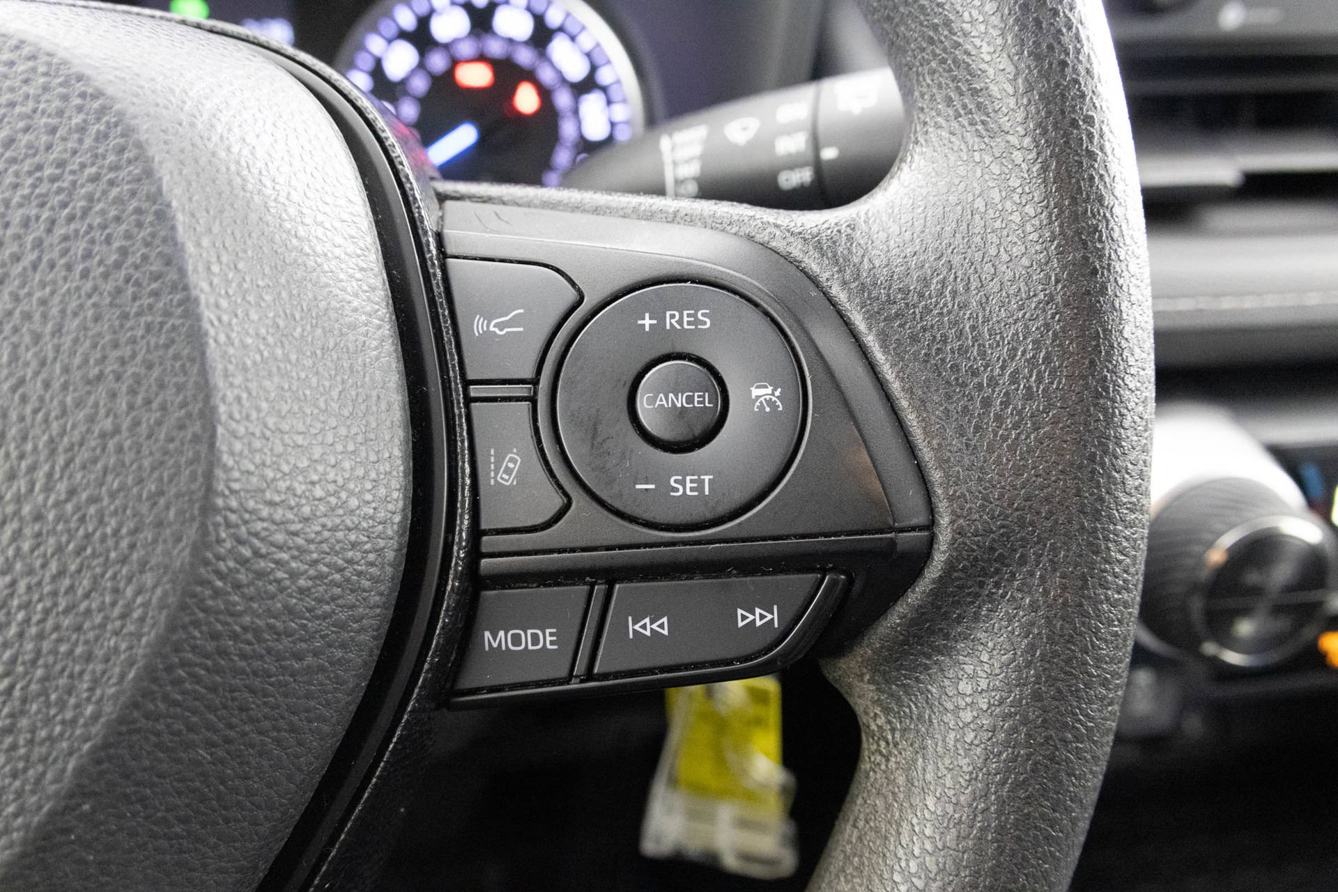 Used 2022 Toyota RAV4 LE AWD/4WD image 26