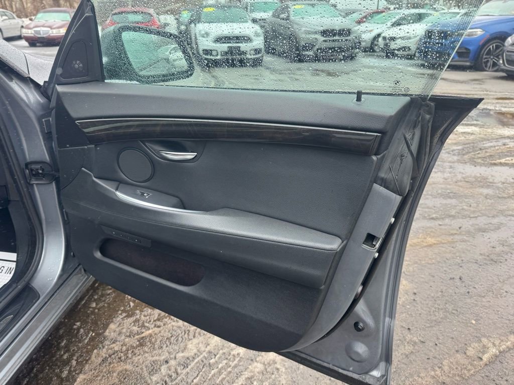 Used 2011 BMW 550i Gran Turismo xDrive image 21