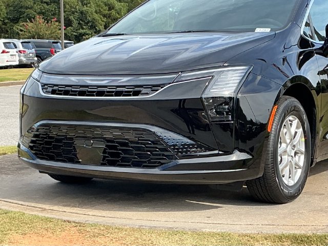 New 2027 Chrysler Pacifica Select FWD image 10