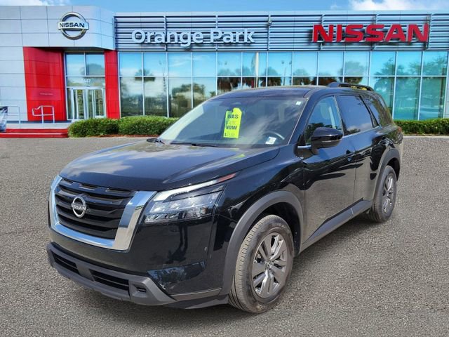 Used 2025 Nissan Pathfinder SV image 4