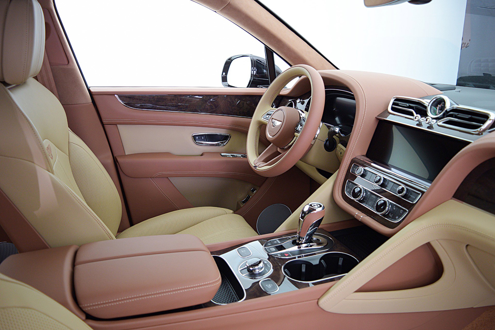 Used 2024 Bentley Bentayga image 33