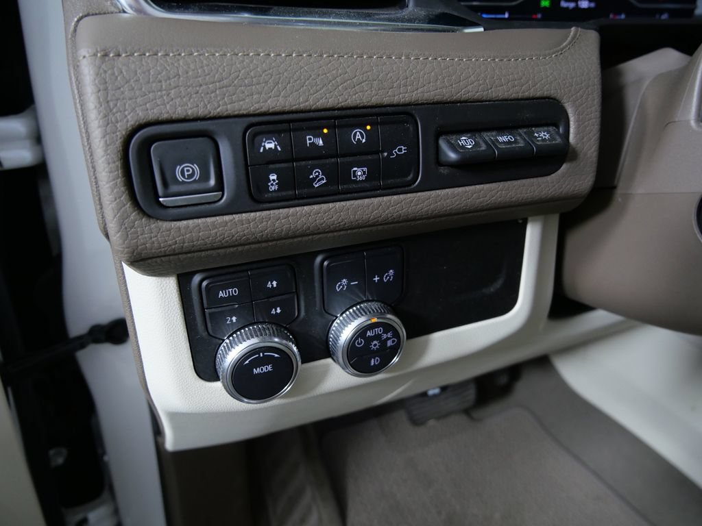 Used 2022 GMC Yukon XL Denali AWD/4WD image 17