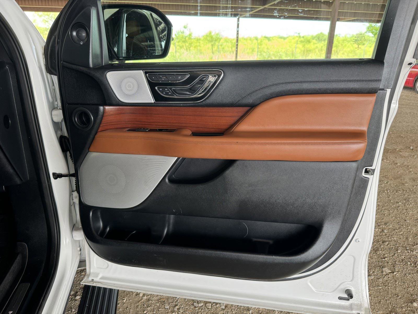 Used 2021 Lincoln Navigator Reserve w/ Luxury Package AWD/4WD image 43