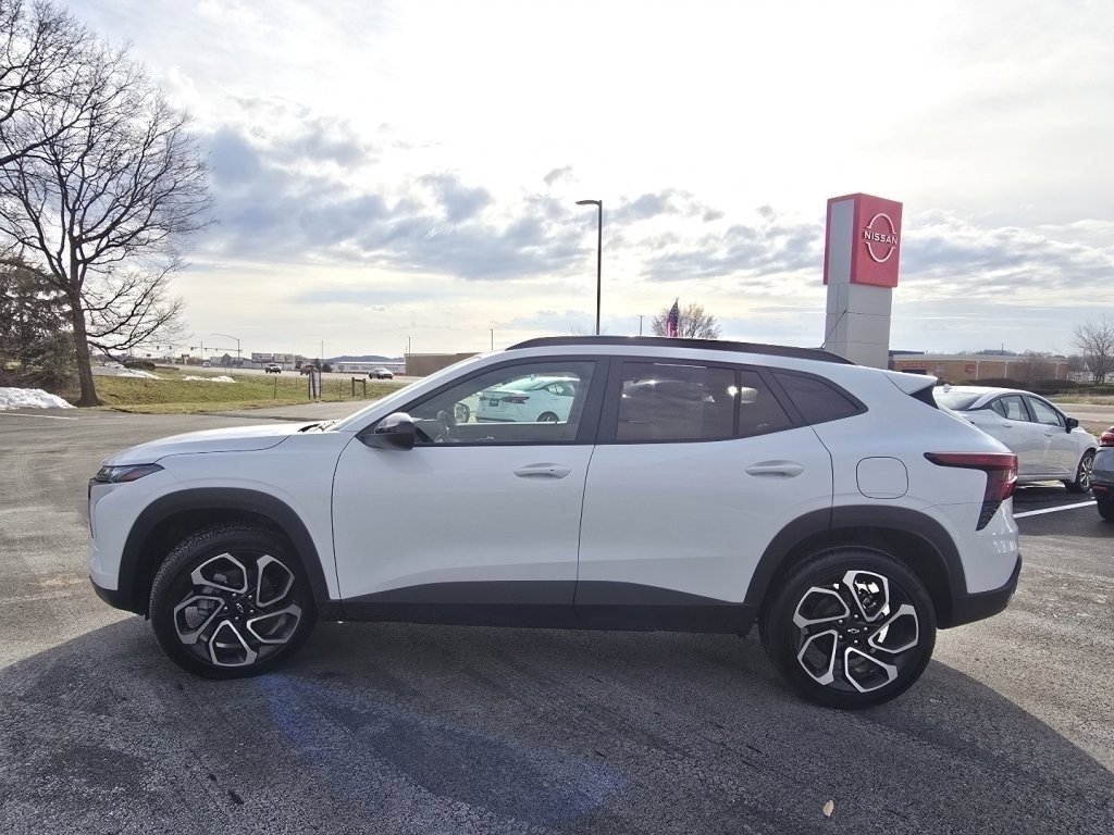 Certified 2025 Chevrolet Trax RS w/ Driver Confidence Package image 11