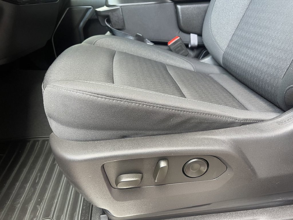 Used 2025 Chevrolet Silverado 1500 LT AWD/4WD image 11