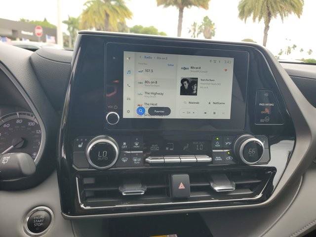 Used 2025 Toyota Highlander XLE FWD image 31