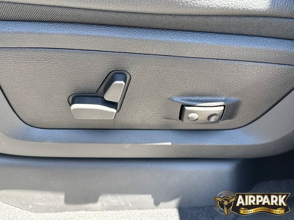 New 2026 RAM 2500 Laramie AWD/4WD image 30
