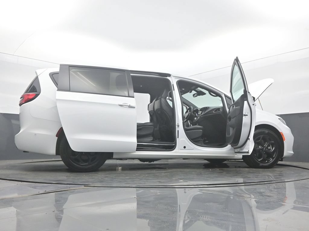 Used 2024 Chrysler Pacifica Limited FWD image 66
