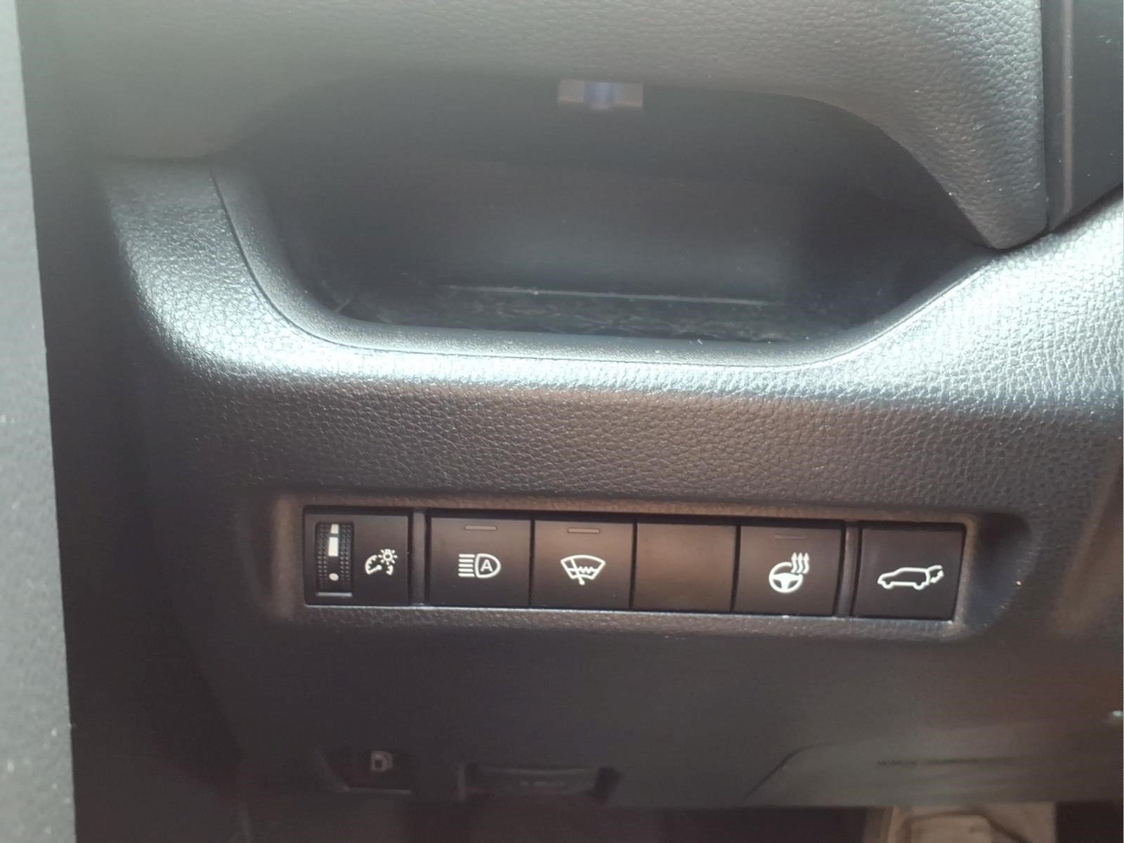 Used 2021 Toyota RAV4 XSE AWD/4WD image 25
