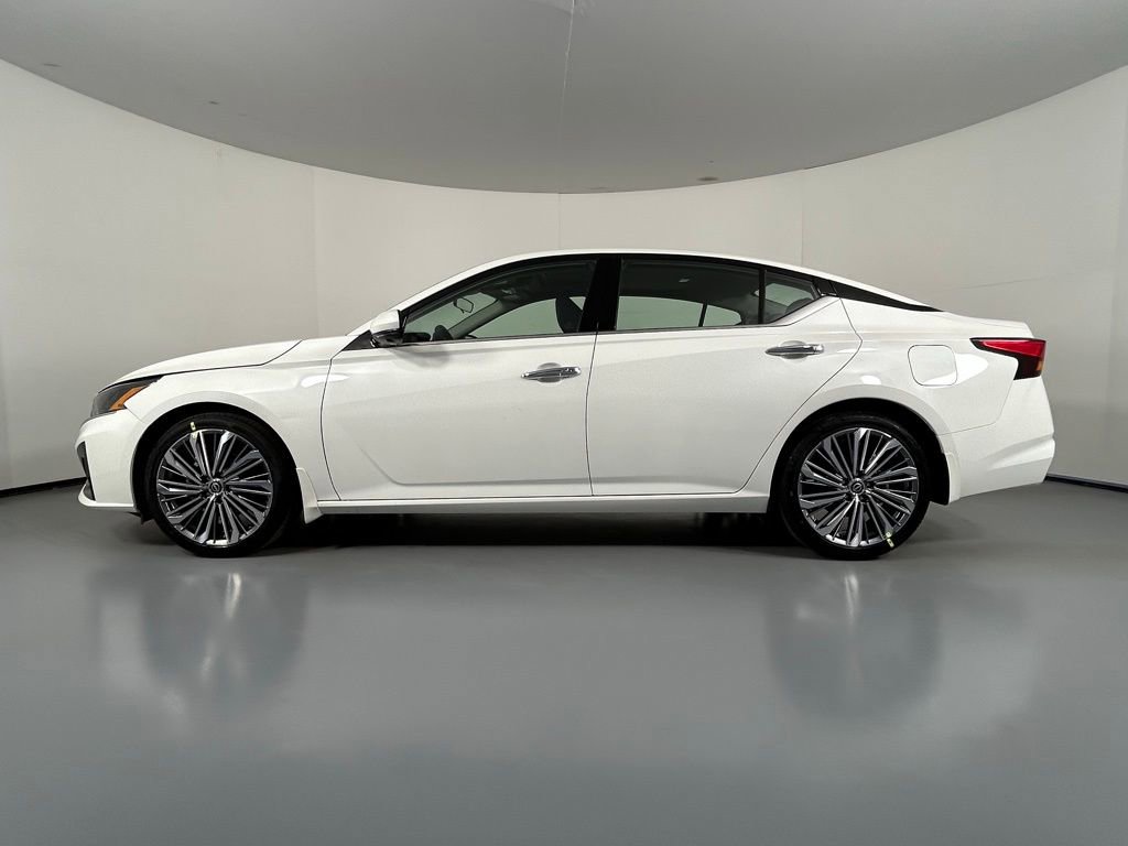 Used 2025 Nissan Altima 2.5 SL FWD image 4