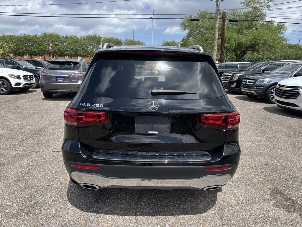 Used 2021 Mercedes-Benz GLB 250 w/ Premium Package image 7