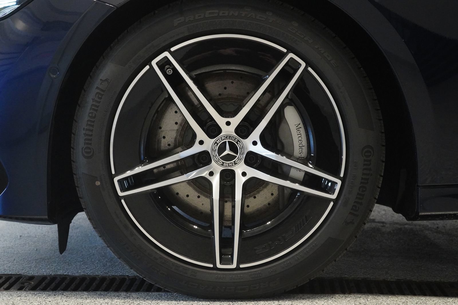 New 2026 Mercedes-Benz E 450 4MATIC Sedan image 11