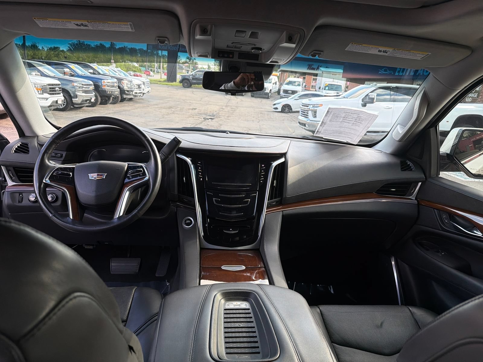 Used 2020 Cadillac Escalade Luxury AWD/4WD image 15