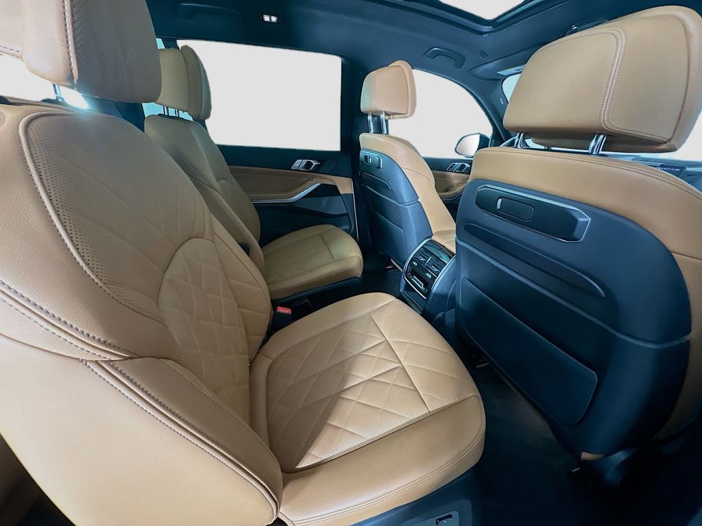 Used 2023 BMW X7 xDrive40i w/ Executive Package image 28