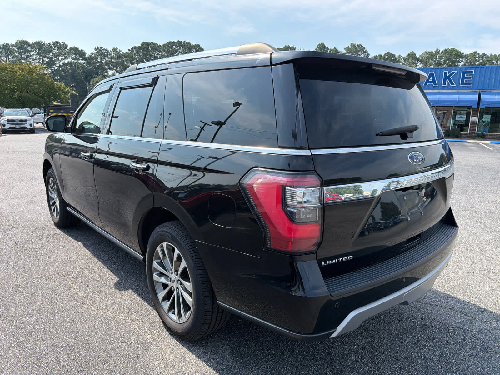 Used 2018 Ford Expedition Limited AWD/4WD image 5