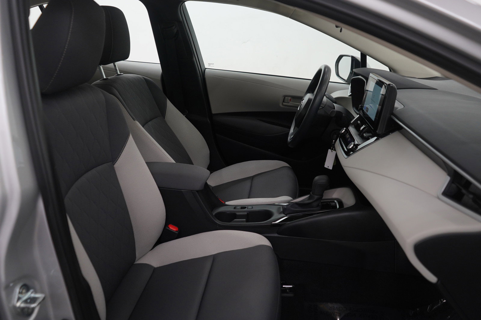 Used 2025 Toyota Corolla LE image 10