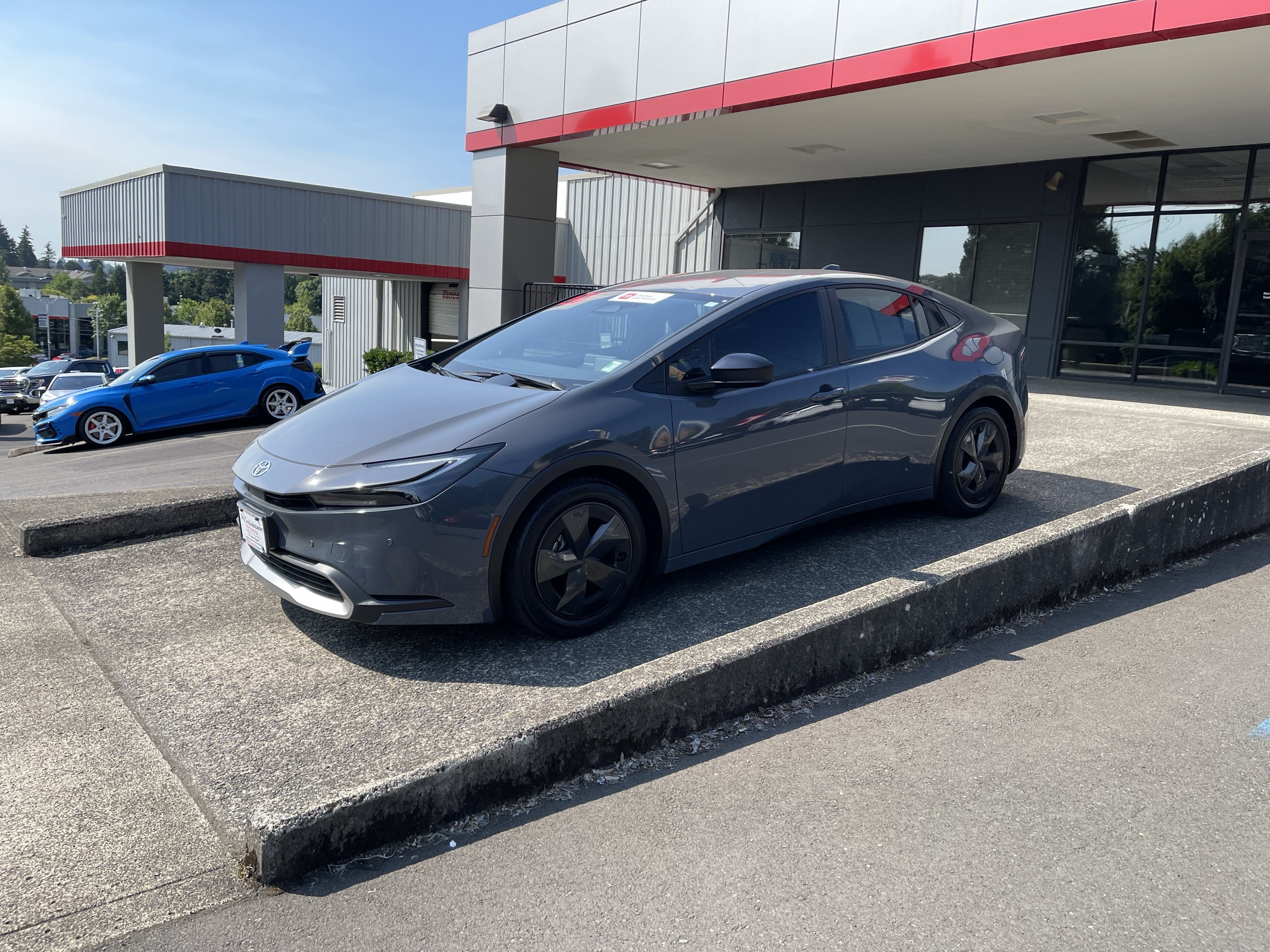 Certified 2025 Toyota Prius Plug-In Hybrid FWD image 4