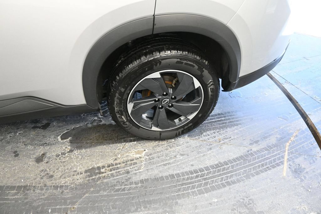 Used 2024 Nissan Rogue SV AWD/4WD image 15