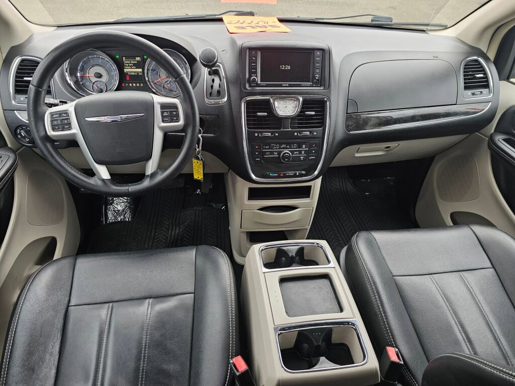 Used 2016 Chrysler Town & Country Touring image 24