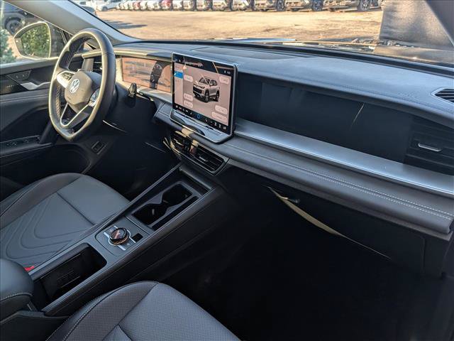 Certified 2025 Volkswagen Tiguan SE AWD/4WD image 13