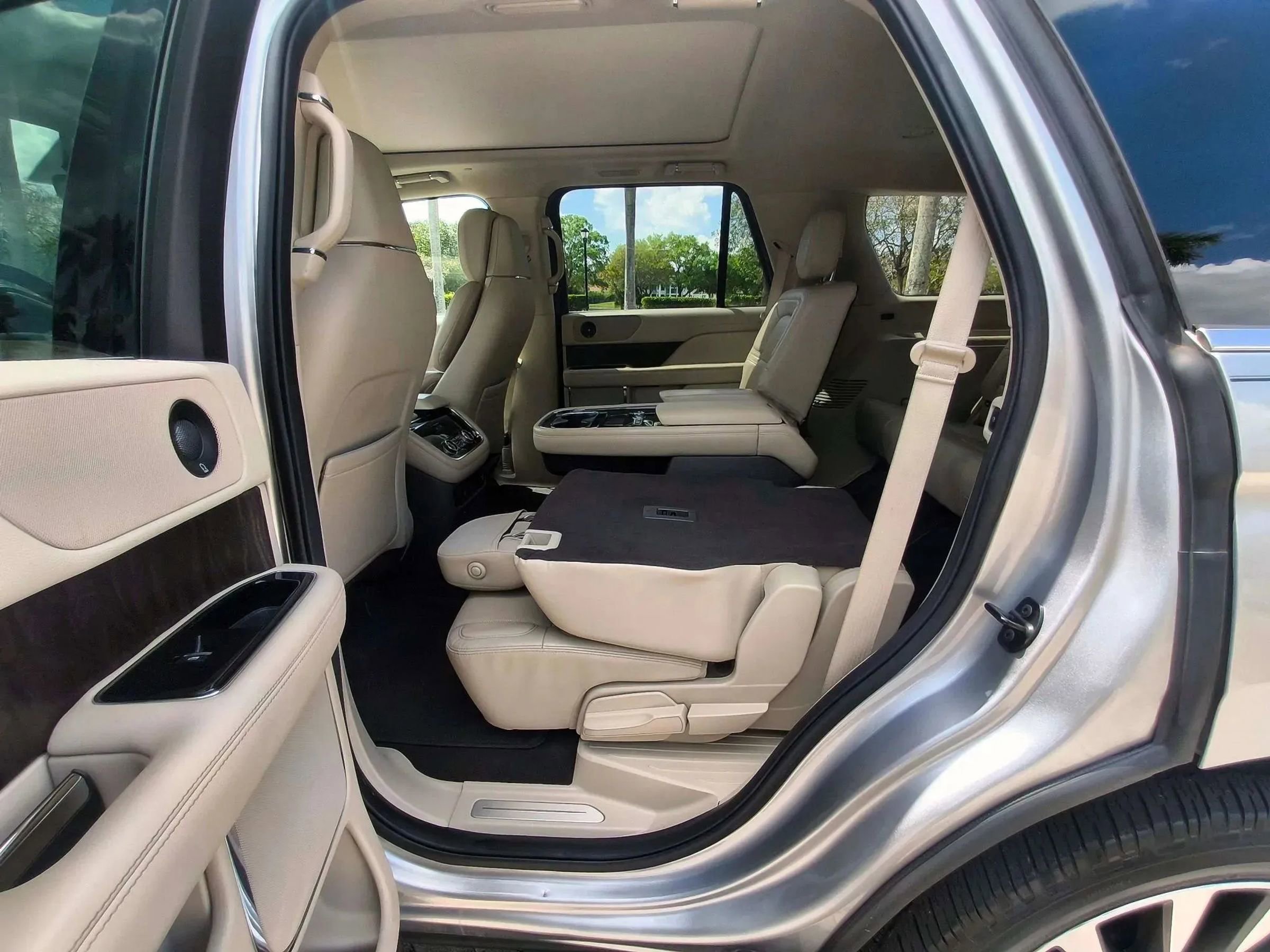 Used 2020 Lincoln Navigator Reserve w/ Equipment Group 201A Reserve RWD image 38