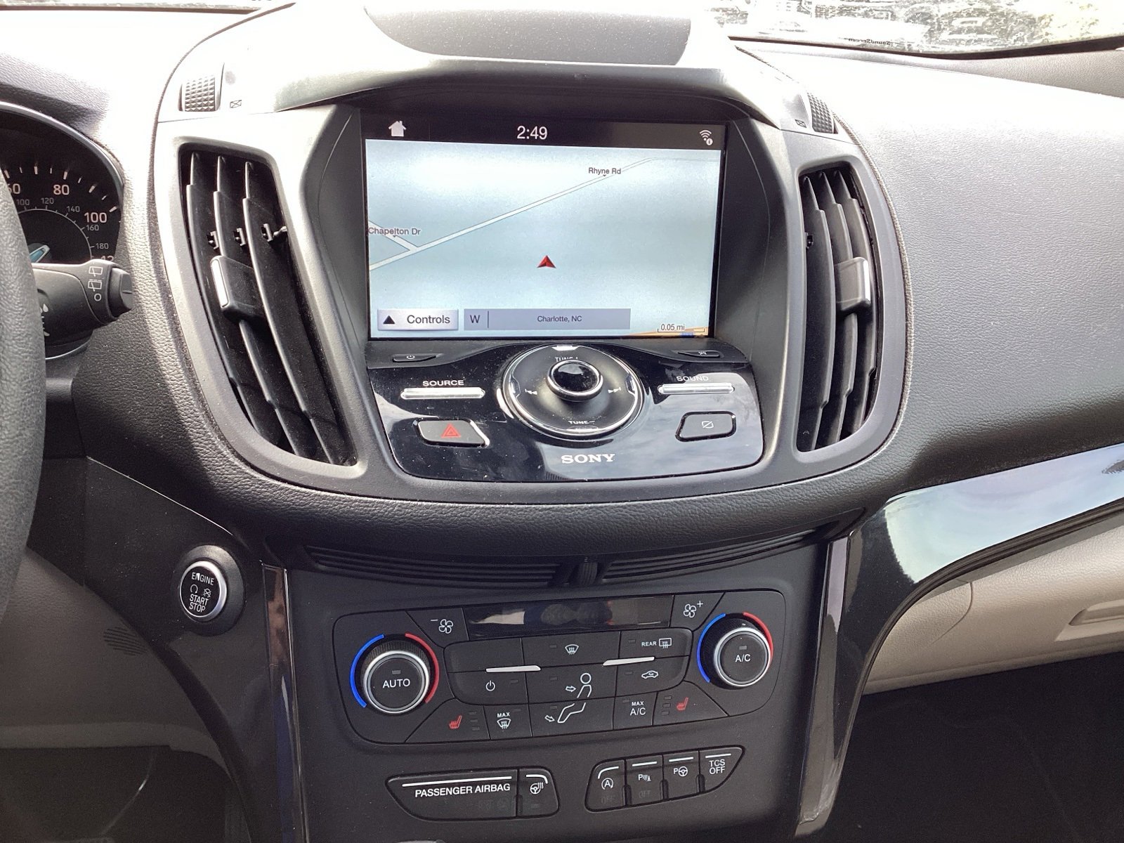 Used 2019 Ford Escape Titanium image 11