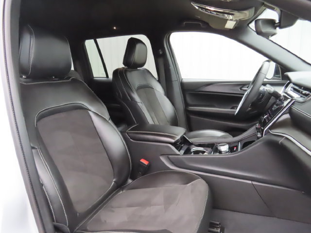 Used 2023 Jeep Grand Cherokee Altitude AWD/4WD image 26