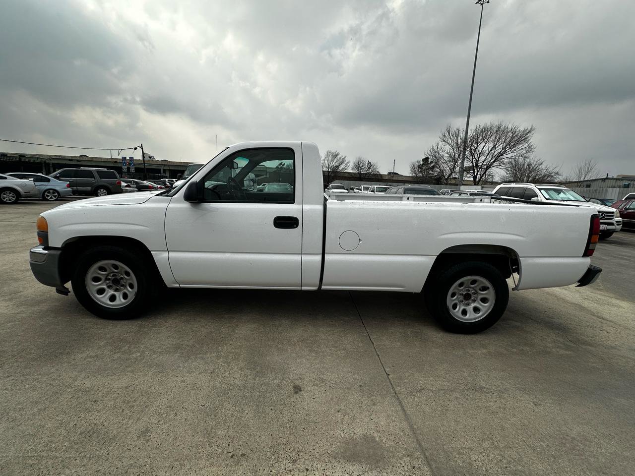 Used 2006 GMC Sierra 1500 W/T RWD image 3