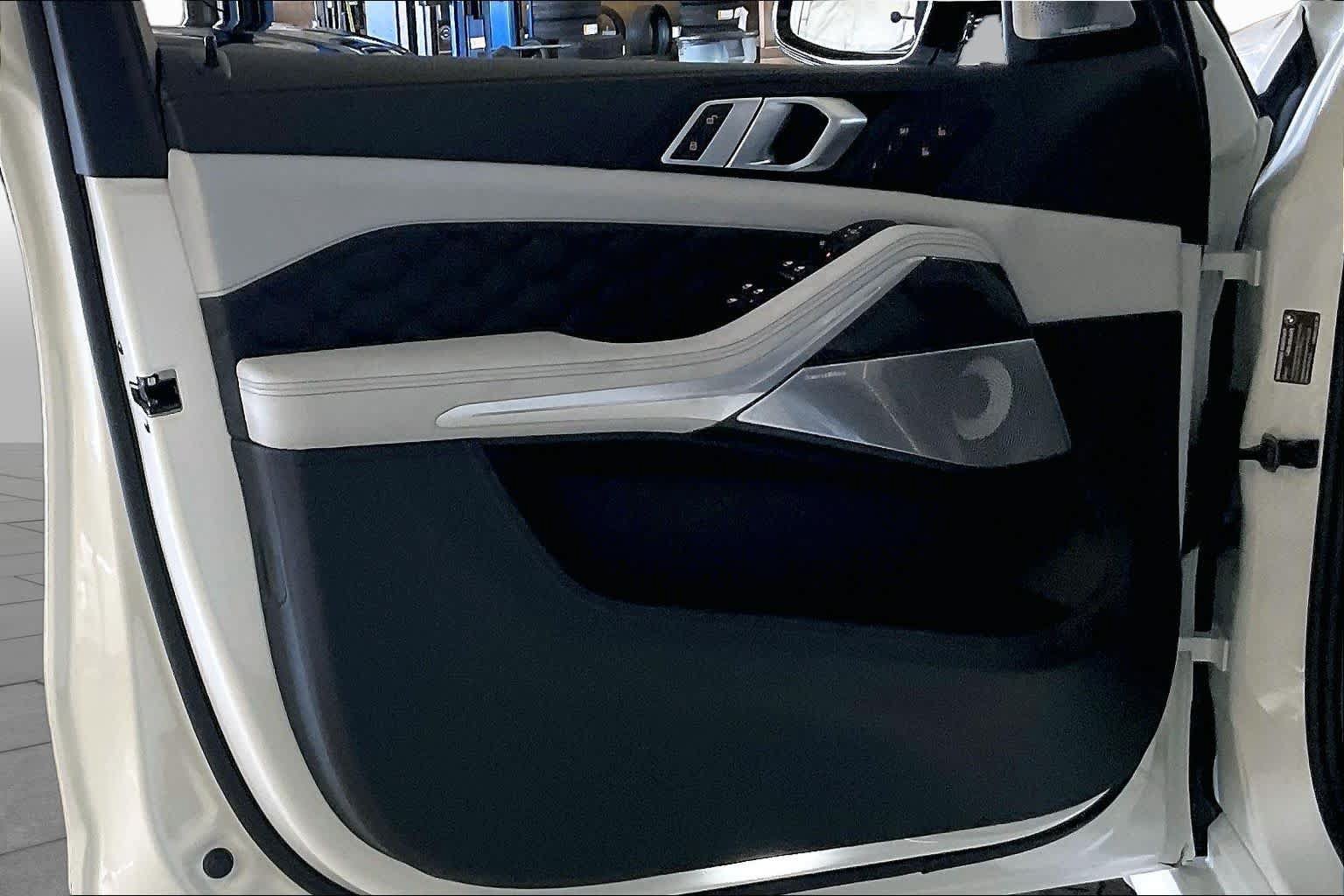 New 2026 BMW X5 M Competition w/ Executive Package AWD/4WD image 10