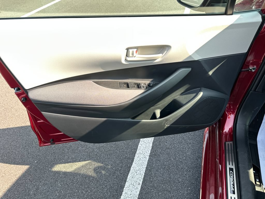 Used 2026 Toyota Corolla LE FWD image 15