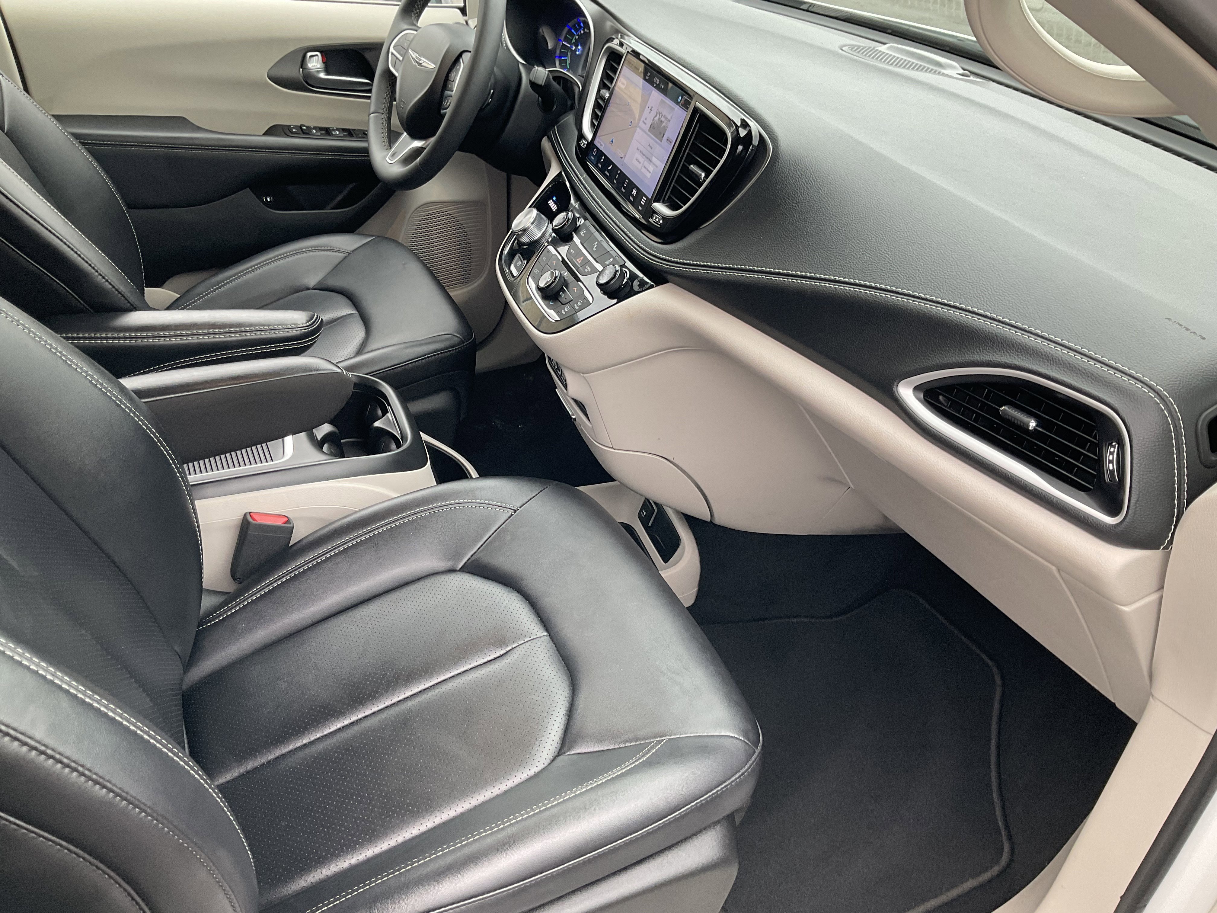 Used 2024 Chrysler Pacifica Select FWD image 28