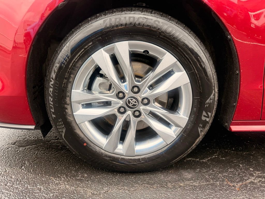 Used 2025 Toyota Sienna XLE w/ XLE Plus Package AWD/4WD image 9