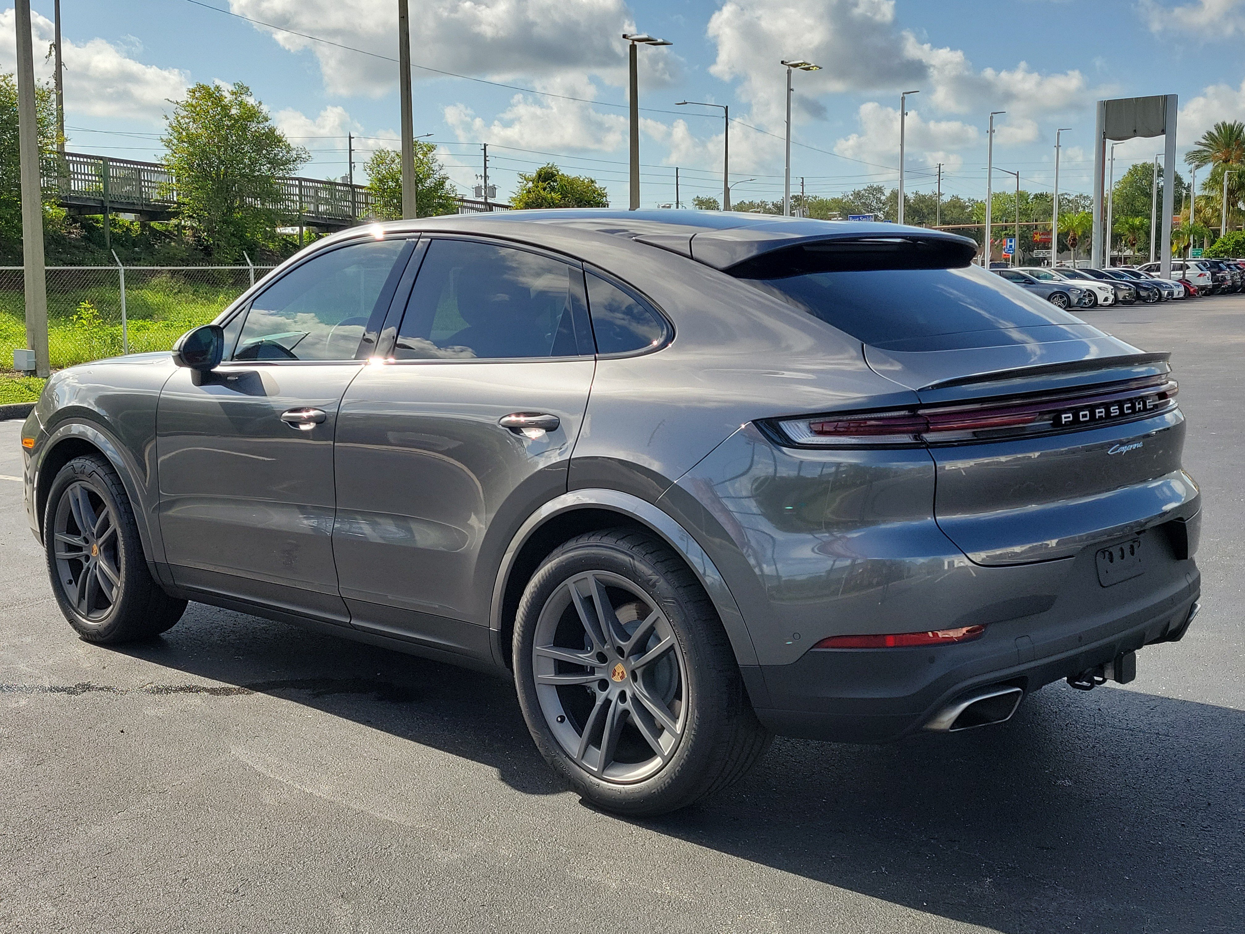 Used 2025 Porsche Cayenne Coupe AWD/4WD image 4
