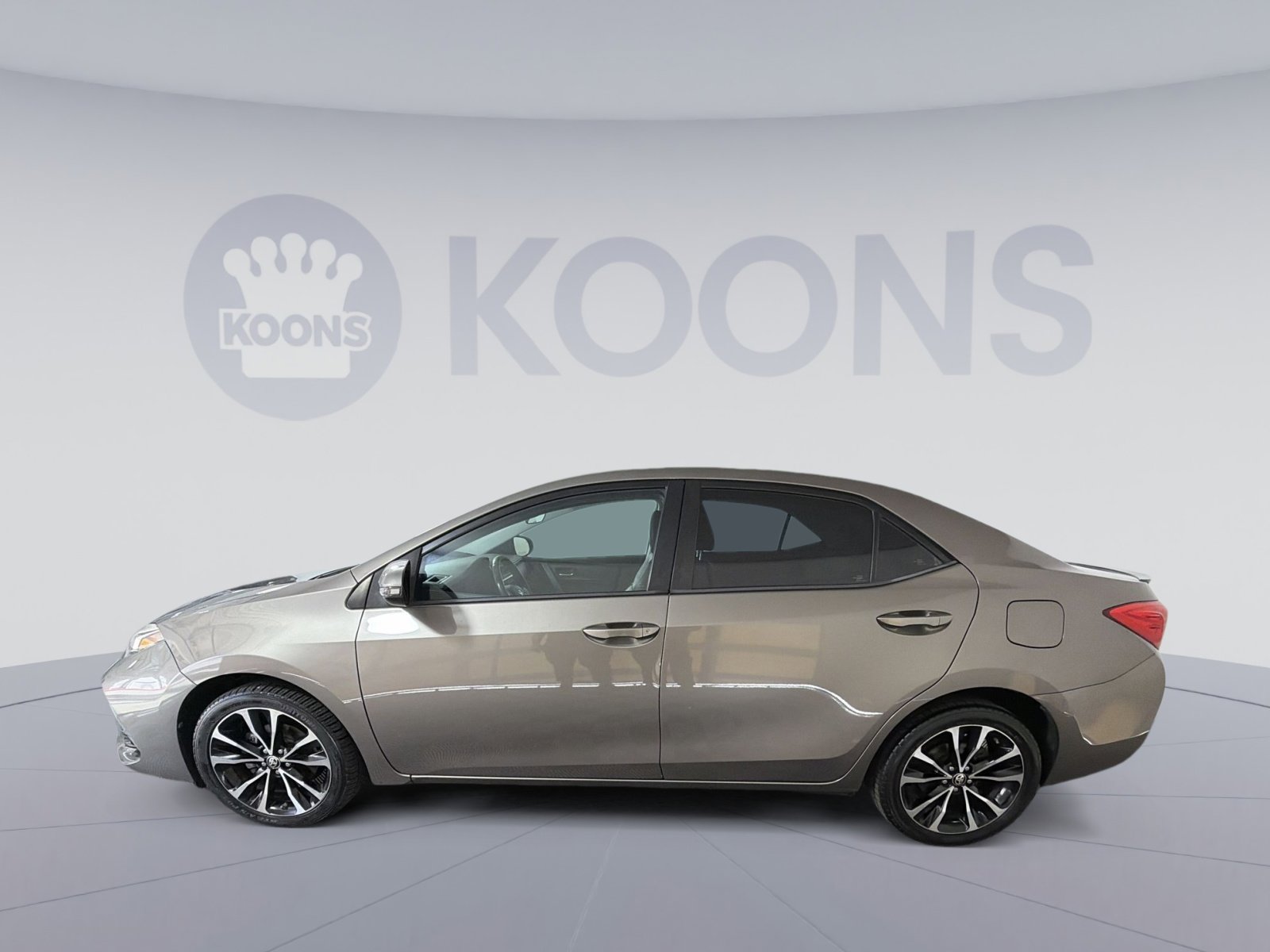 Used 2019 Toyota Corolla SE w/ Carpet Mat Package (TMS) image 2