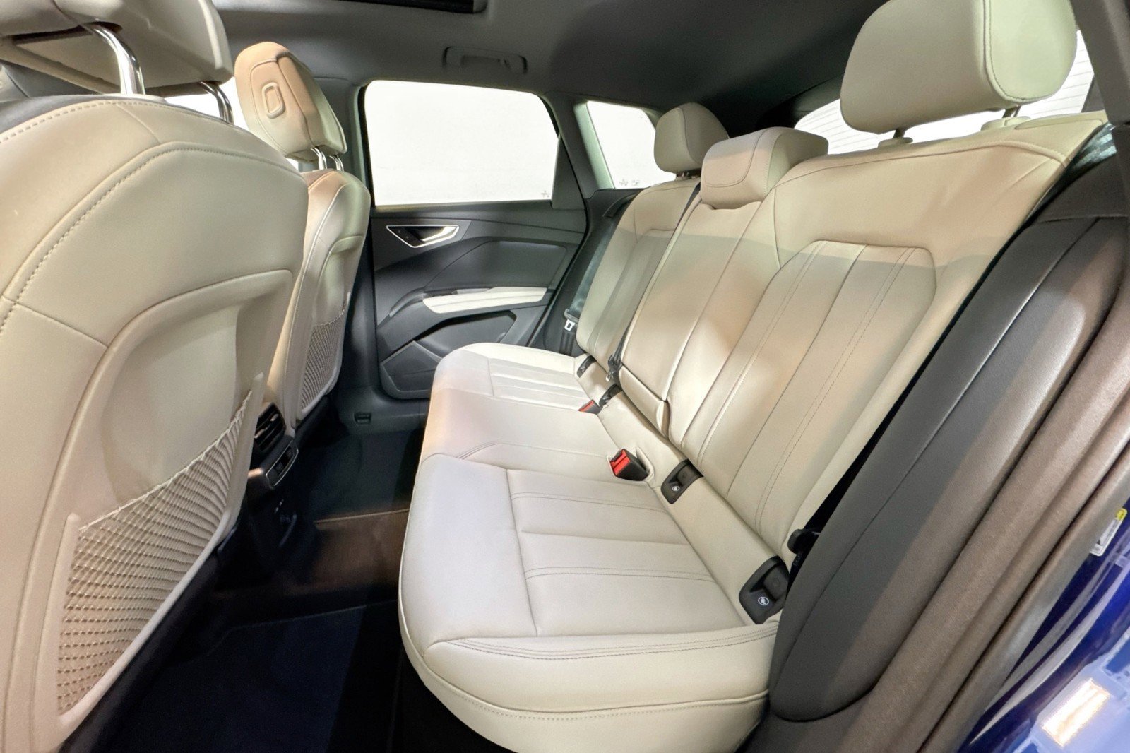 Used 2025 Audi Q4 e-tron Premium image 22