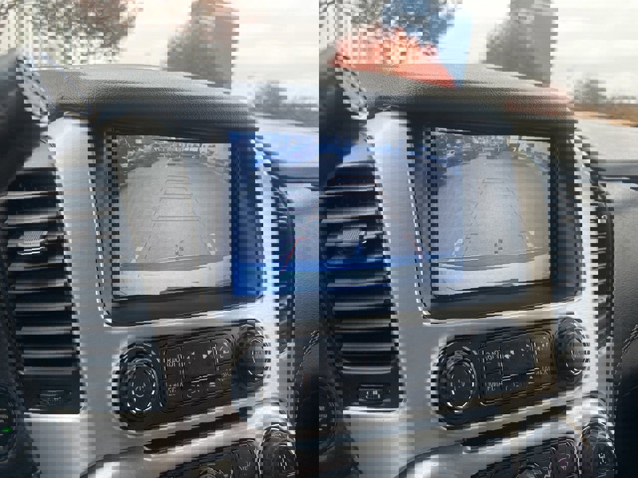 Used 2018 GMC Yukon SLT image 8