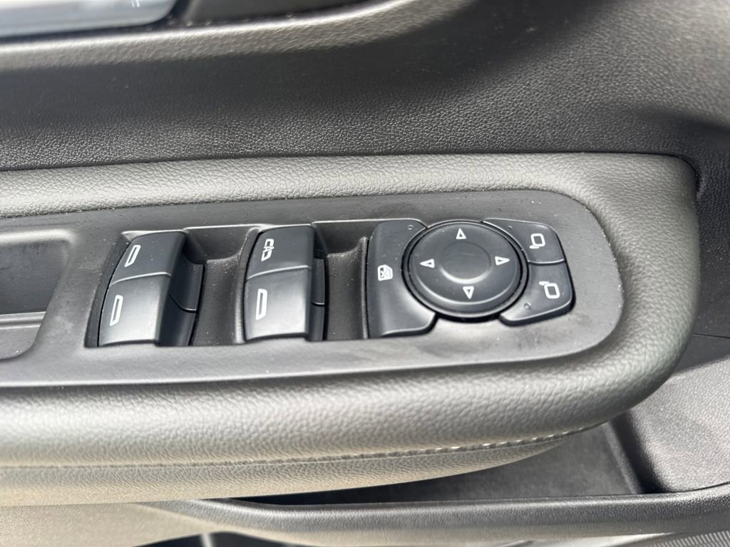 Used 2024 GMC Terrain SLE image 18