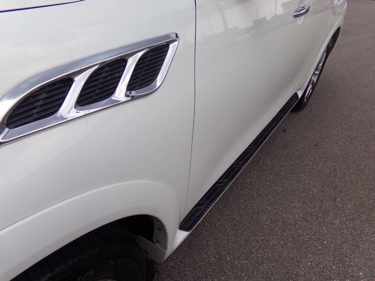 Used 2013 INFINITI QX56 4WD w/ Deluxe Touring Pkg image 46