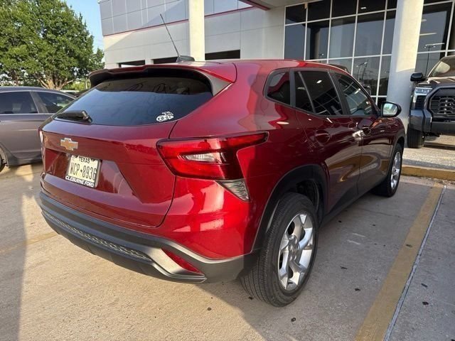 Used 2024 Chevrolet Trax LS w/ LS Convenience Package FWD image 8