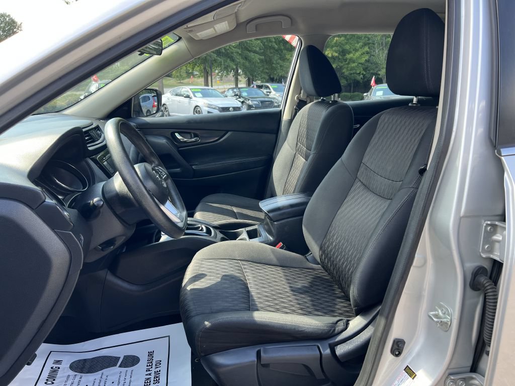 Used 2018 Nissan Rogue S AWD/4WD image 9