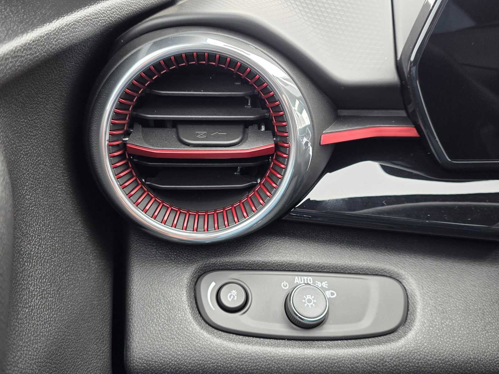 New 2026 Chevrolet Trax RS w/ Sunroof Package FWD image 31