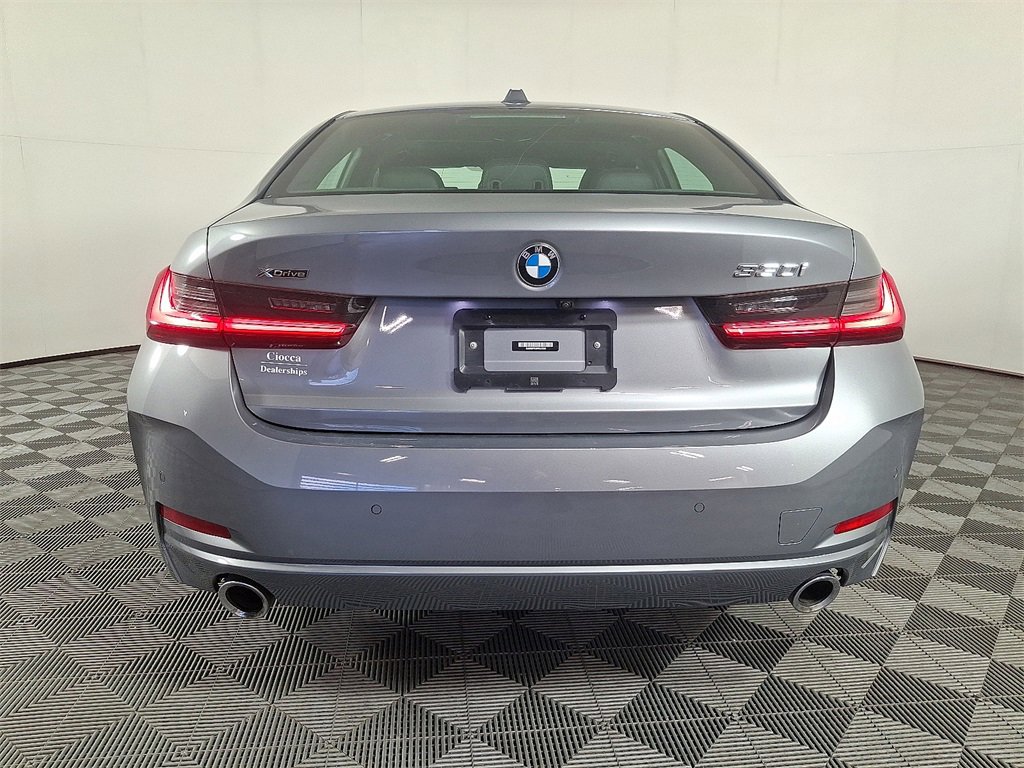 Used 2023 BMW 330i xDrive Sedan w/ Premium Package image 9