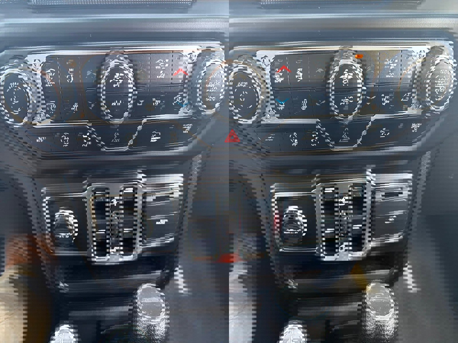 Used 2023 Jeep Gladiator Sport image 17