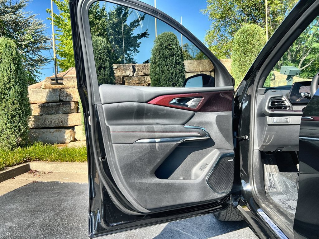Used 2024 Chevrolet Traverse RS w/ LPO, Floor Liner Package AWD/4WD image 17