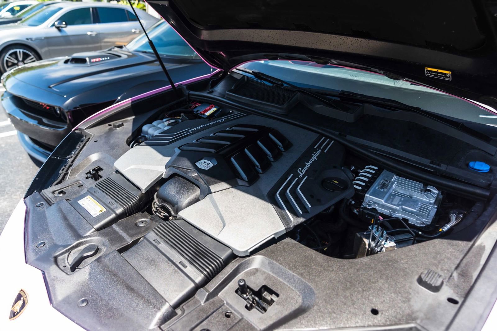 Used 2020 Lamborghini Urus AWD/4WD image 46