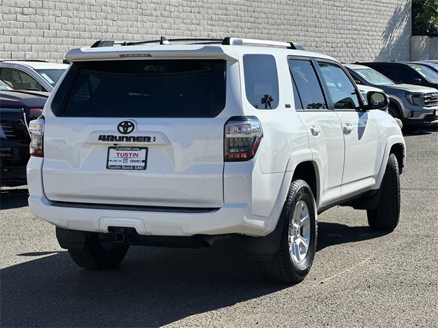 Used 2022 Toyota 4Runner SR5 Premium image 4