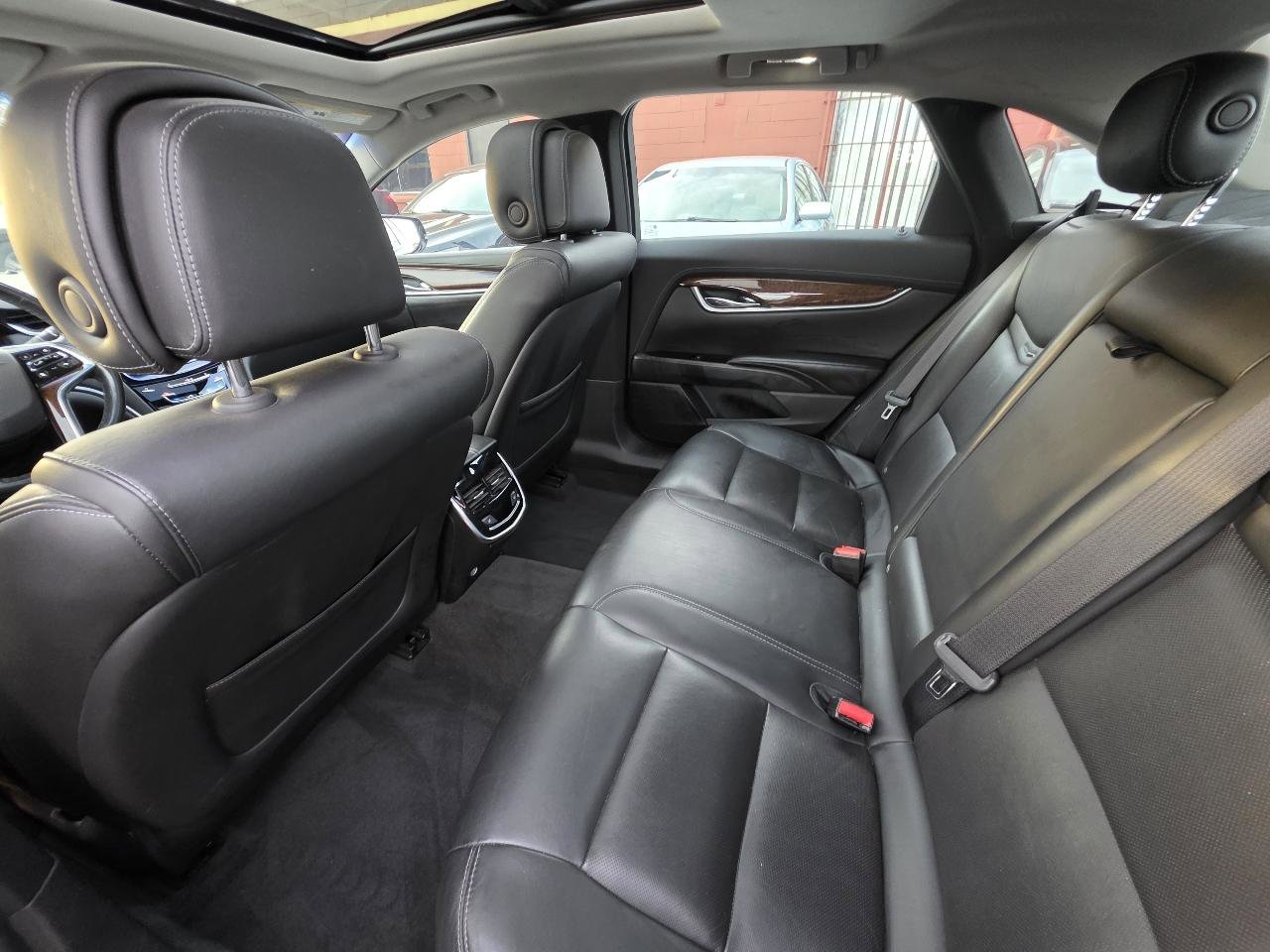 Used 2013 Cadillac XTS Luxury image 36